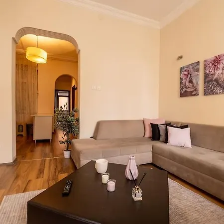 Cozy Cihangir 1bdr Historical Unit Lejlighed *