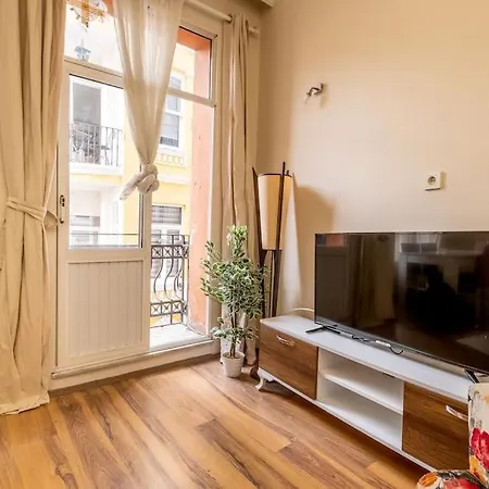 Cozy Cihangir 1bdr Historical Unit Lejlighed *